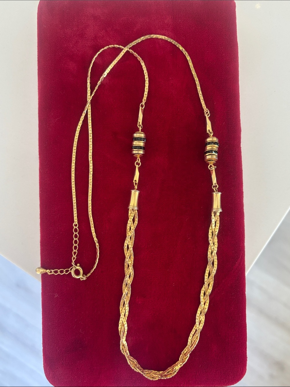 Beautiful vintage gold tone necklace with black beads